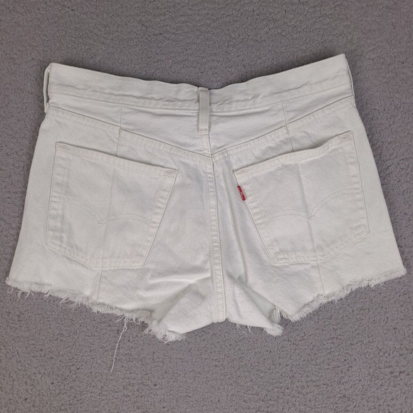 Levi's Shorts Womens Size 27 White Altered 501 Side Zipper Denim Cutoff Frayed - Picture 2 of 16